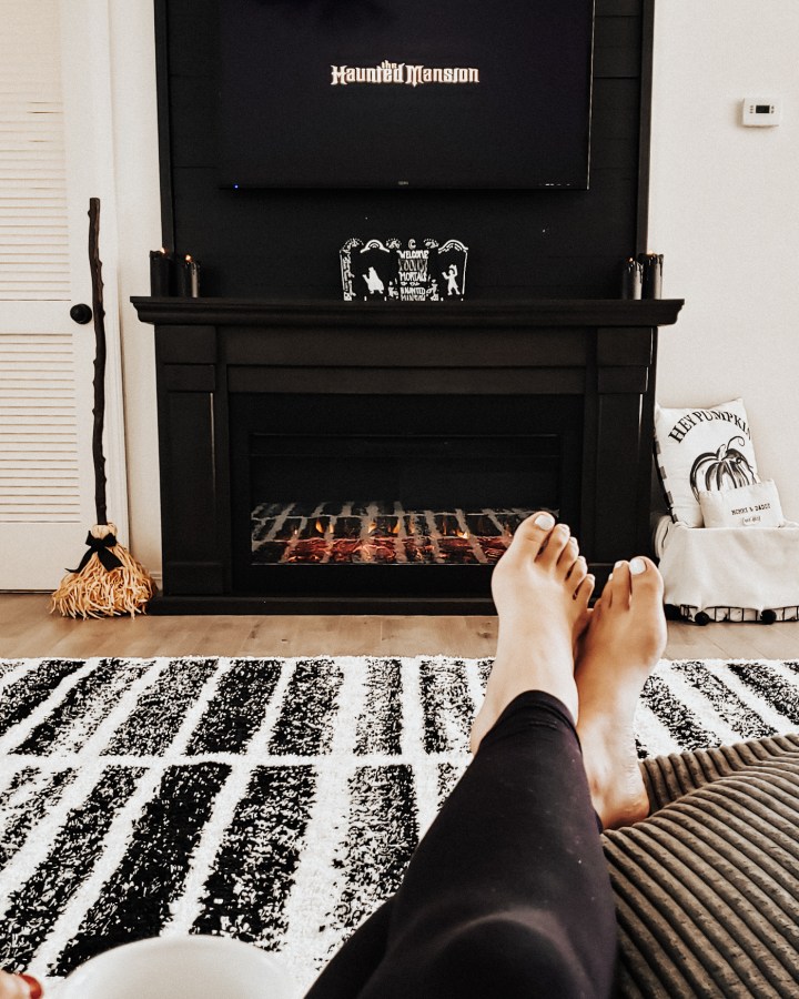 Black Shiplap Faux&nbsp;Fireplace